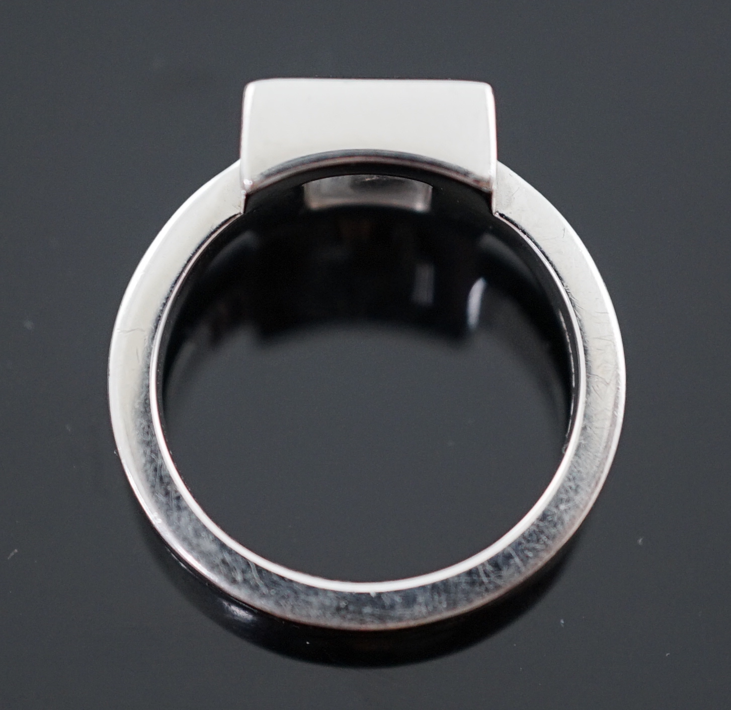 A modern Chopard 18ct white gold 'Happy Floating' diamond ring